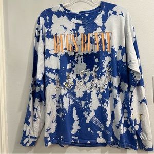 Looney Tunes Bugs Bunny Cloud Tie Dye Graphic LS Tee “Évolution of an Icon” M